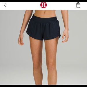 Lululemon Black Hotty Hot Low Rise Shorts 2.5” Sz 6